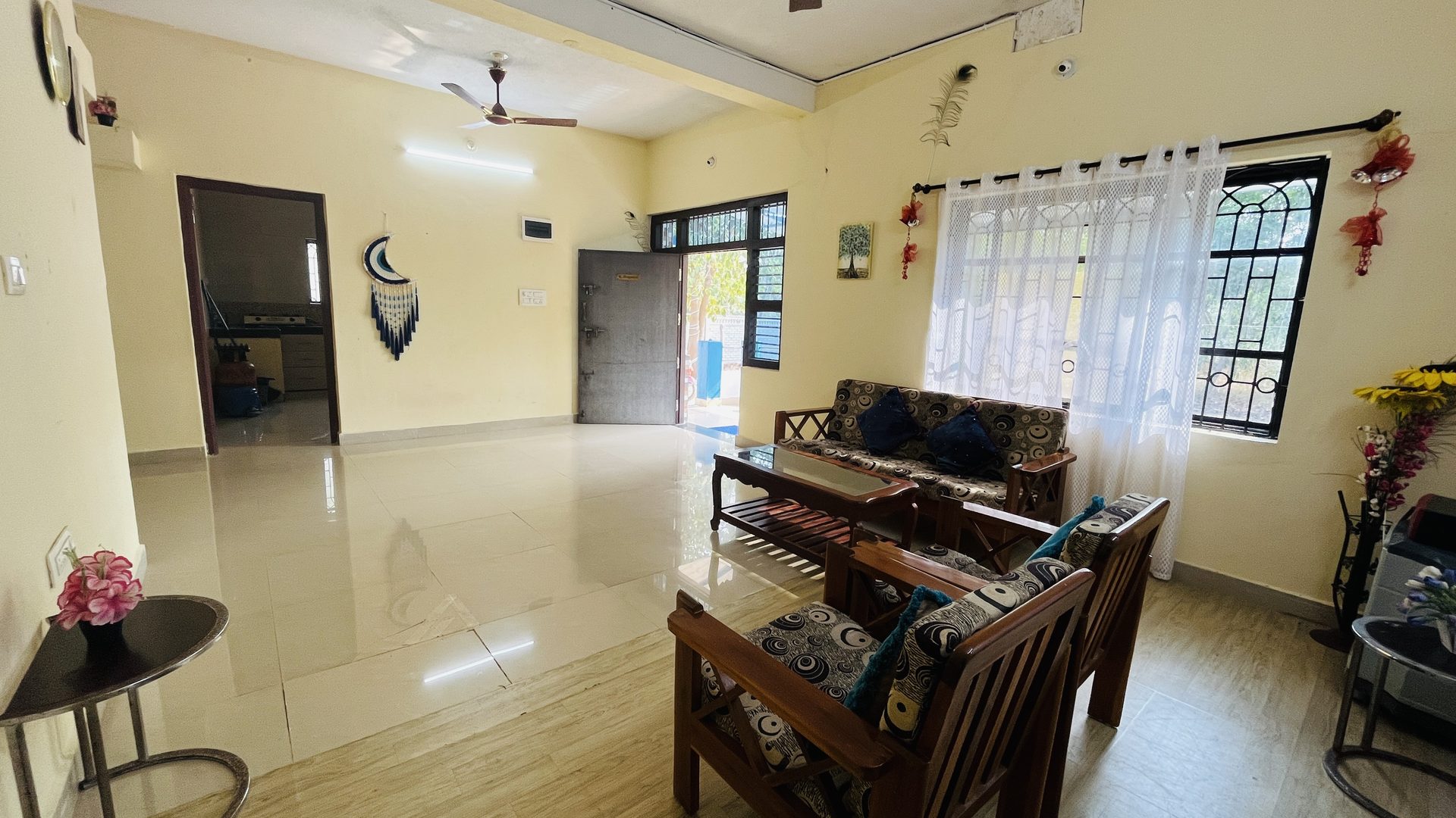 Deluxe Double Room interior at Arabian Shore